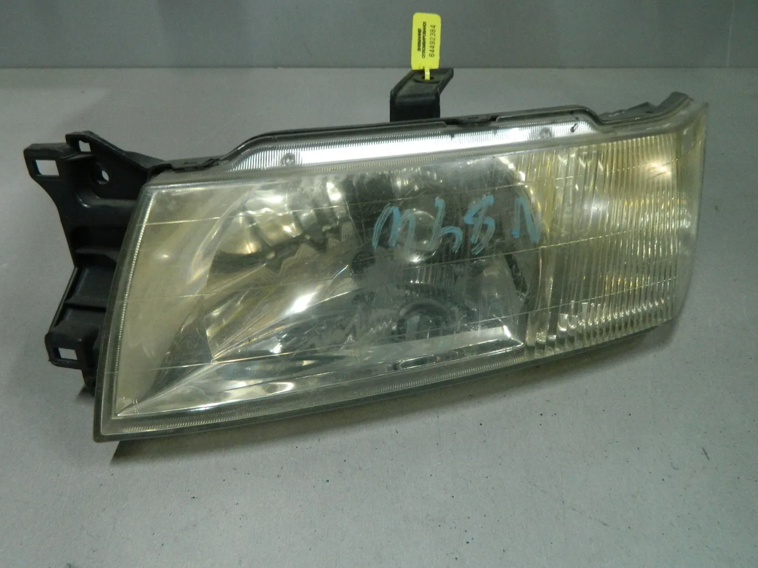 Фара MITSUBISHI CHARIOT N84W Перед Лев (Контрактный) 64492384