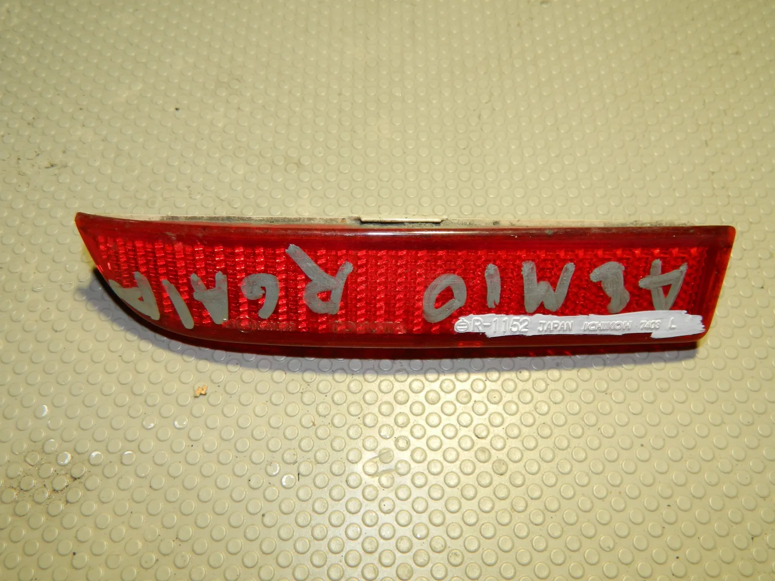 Катафот в бампер TOYOTA AVENSIS AZT270 Зад Лев (Kонтрактный)