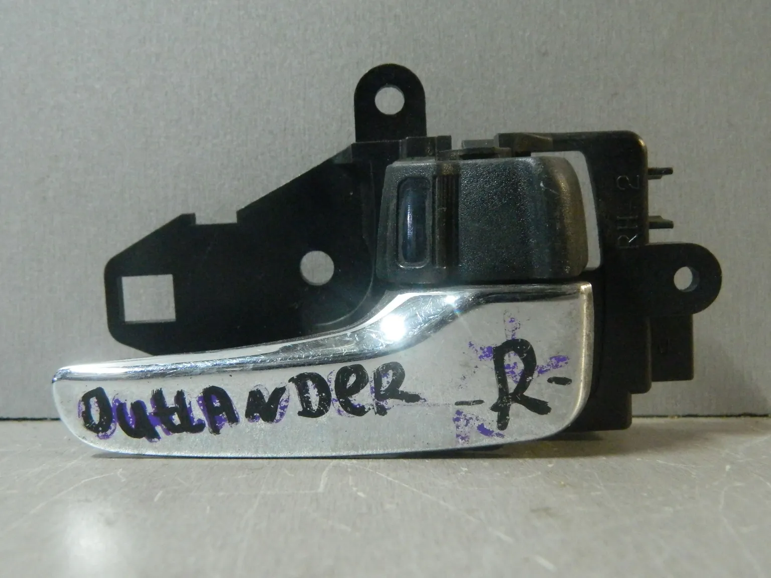 Ручка двери внутренняя MITSUBISHI OUTLANDER CW5W Прав (Контрактный) 81528381