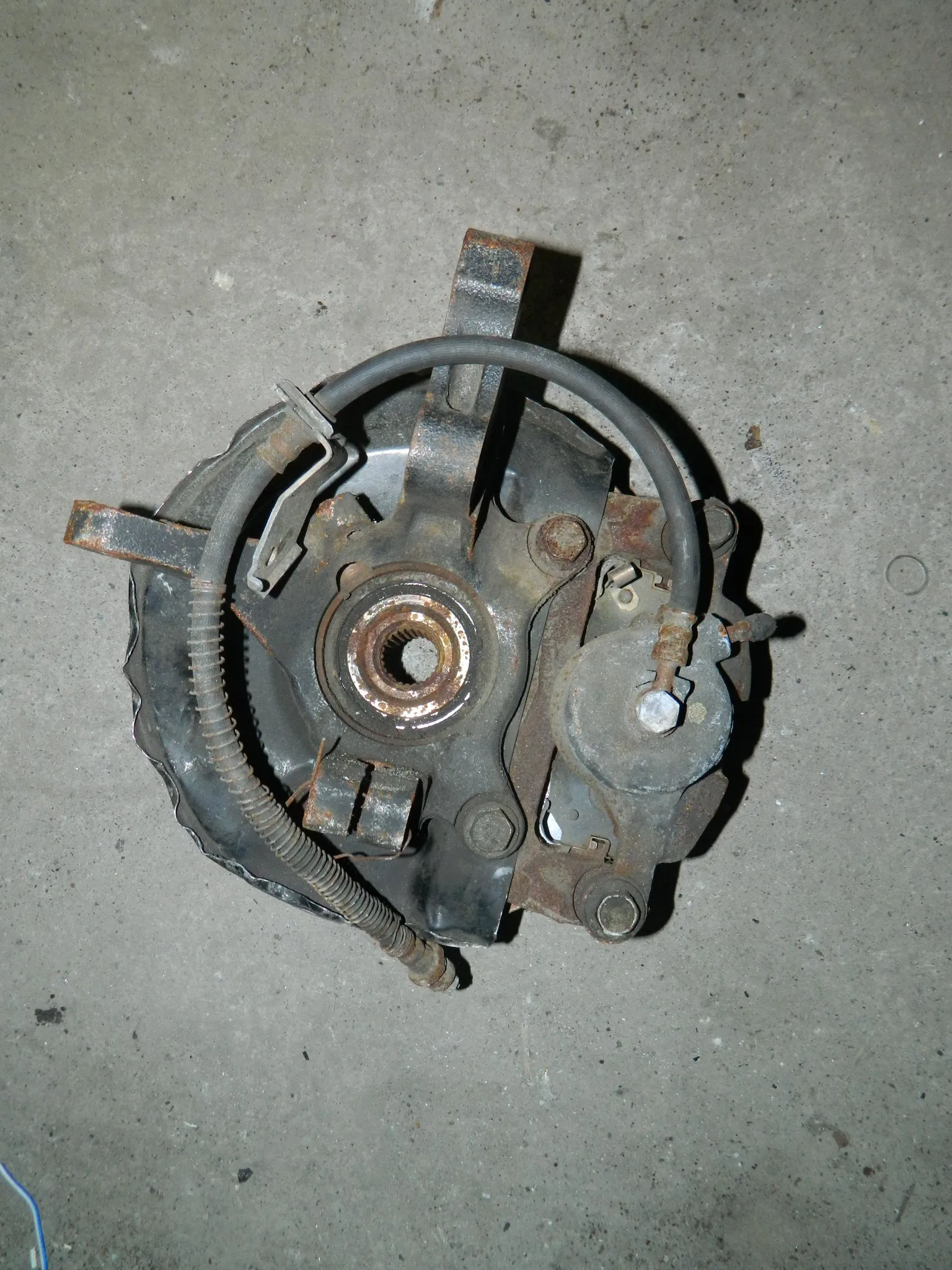 Ступица MITSUBISHI DINGO CQ2A Перед Лев (Контрактный) 79591199