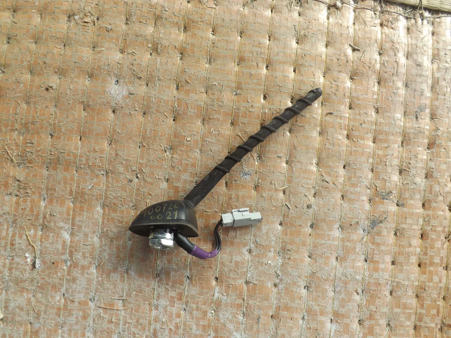 Антенна NISSAN SKYLINE CROSSOVER J50 (Контрактный) 1007200021