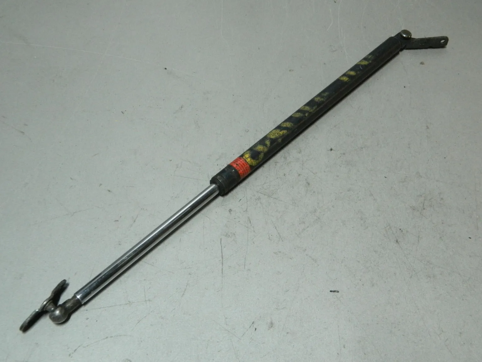 Амортизатор багажника TOYOTA COROLLA AE110 Лев (Контрактный) 81532188