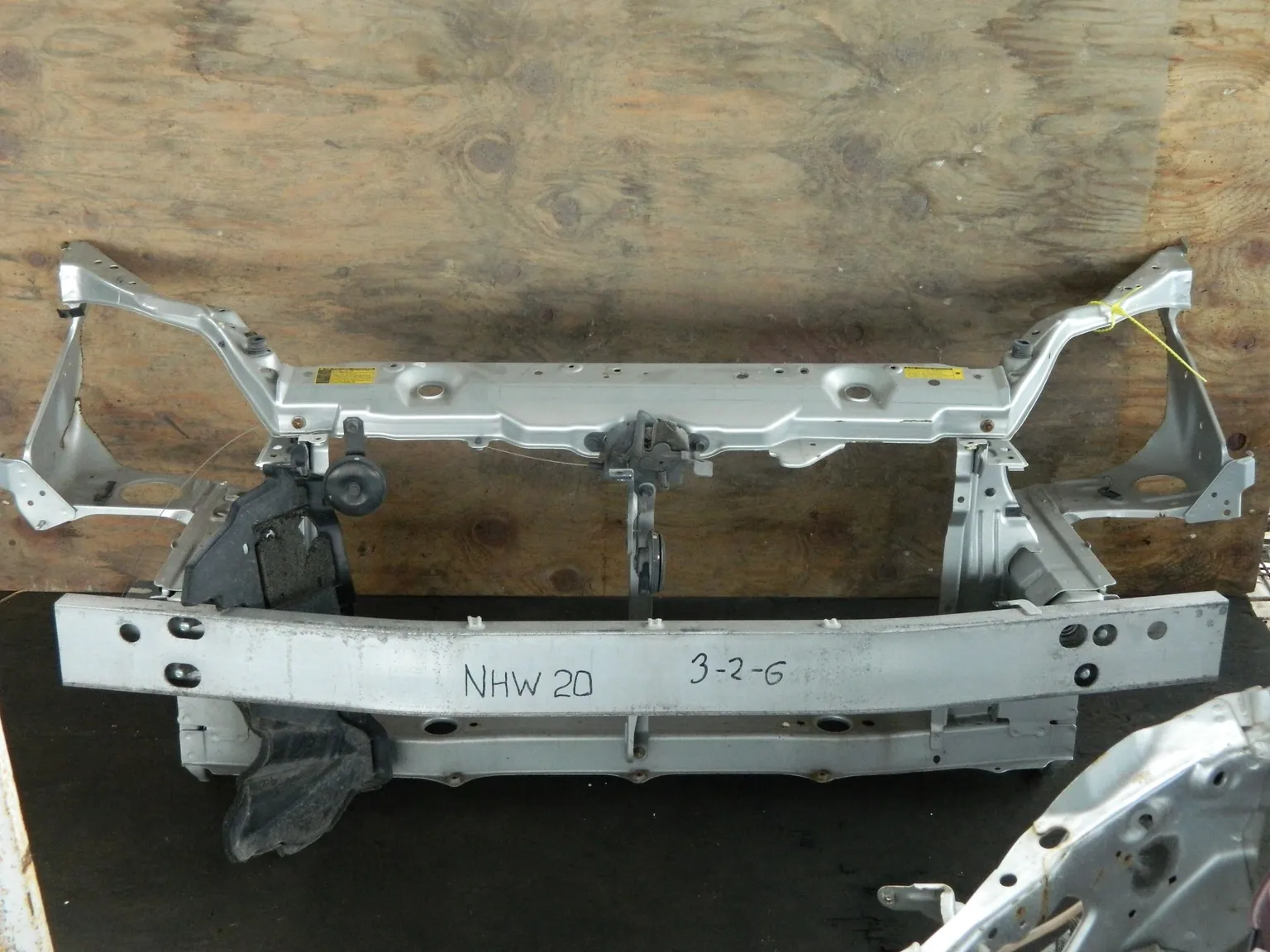 Рамка радиатора TOYOTA PRIUS NHW20 (Контрактный) 94584299