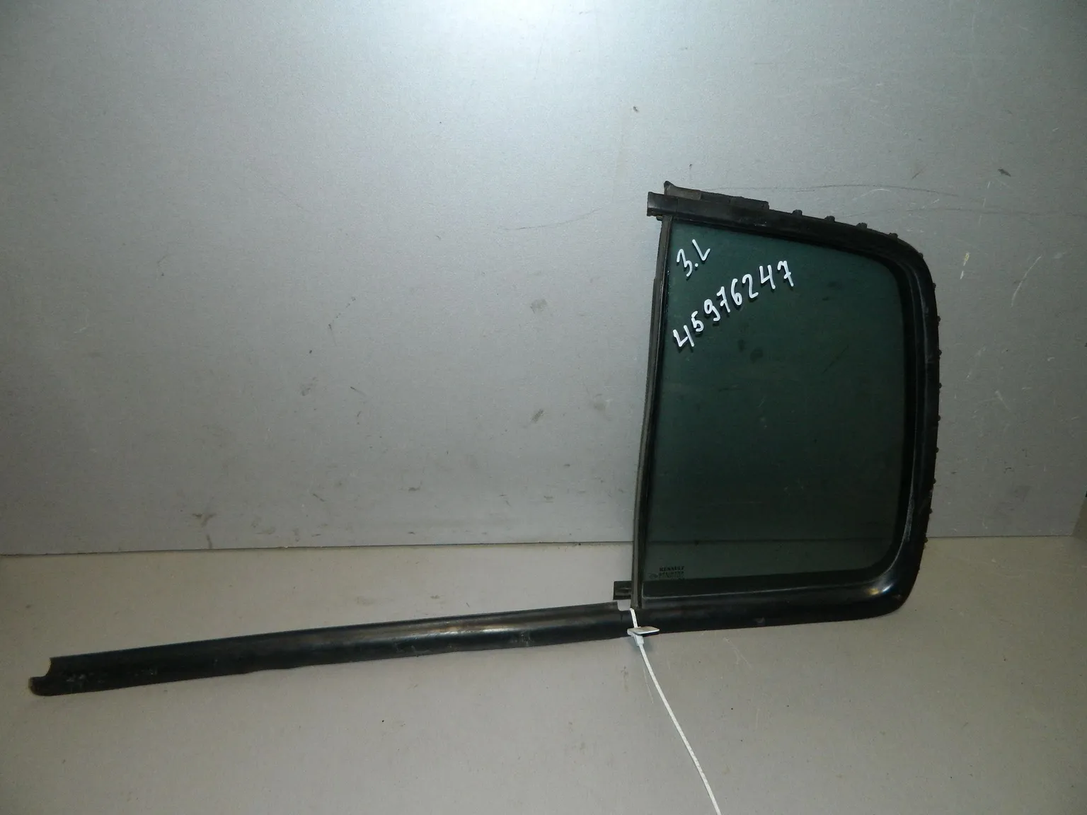 Форточка двери Renault Clio II K4J 711 Зад. Лев (Б/У)