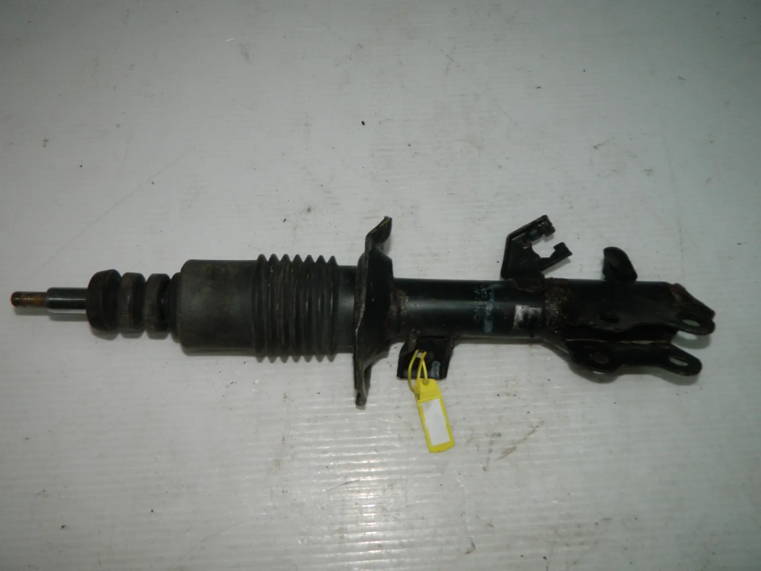 Стойка амортизатора NISSAN TIIDA Перед Прав 40951247 Б/У E4302EC85B