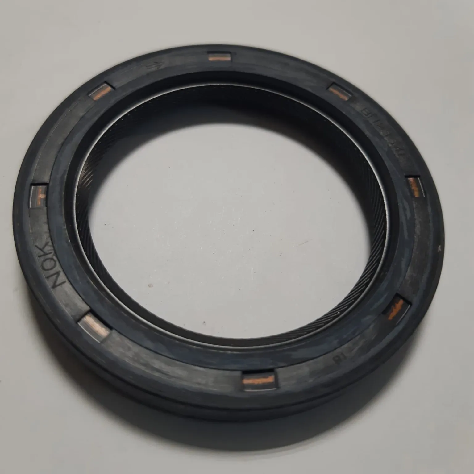 Сальник NOK BH2354E TOYOTA Dyna 44x63x7 9031146005