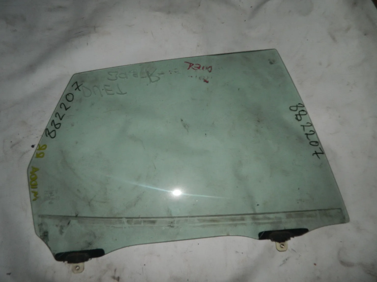 Стекло двери TOYOTA DUET M100A Задн. Прав (Контрактный) 882207