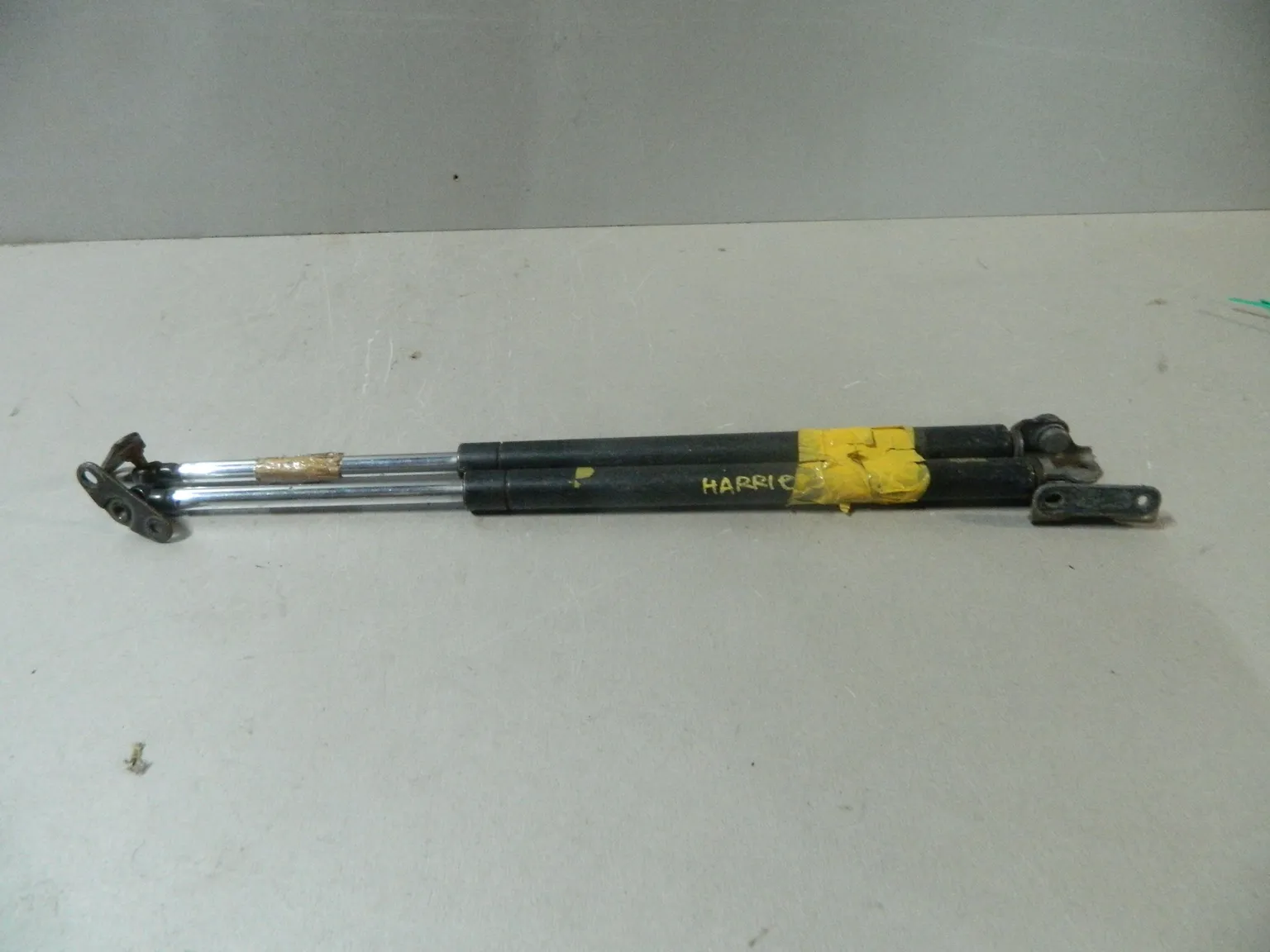 Амортизатор багажника TOYOTA HARRIER MCU15 (Контрактный) 81532232