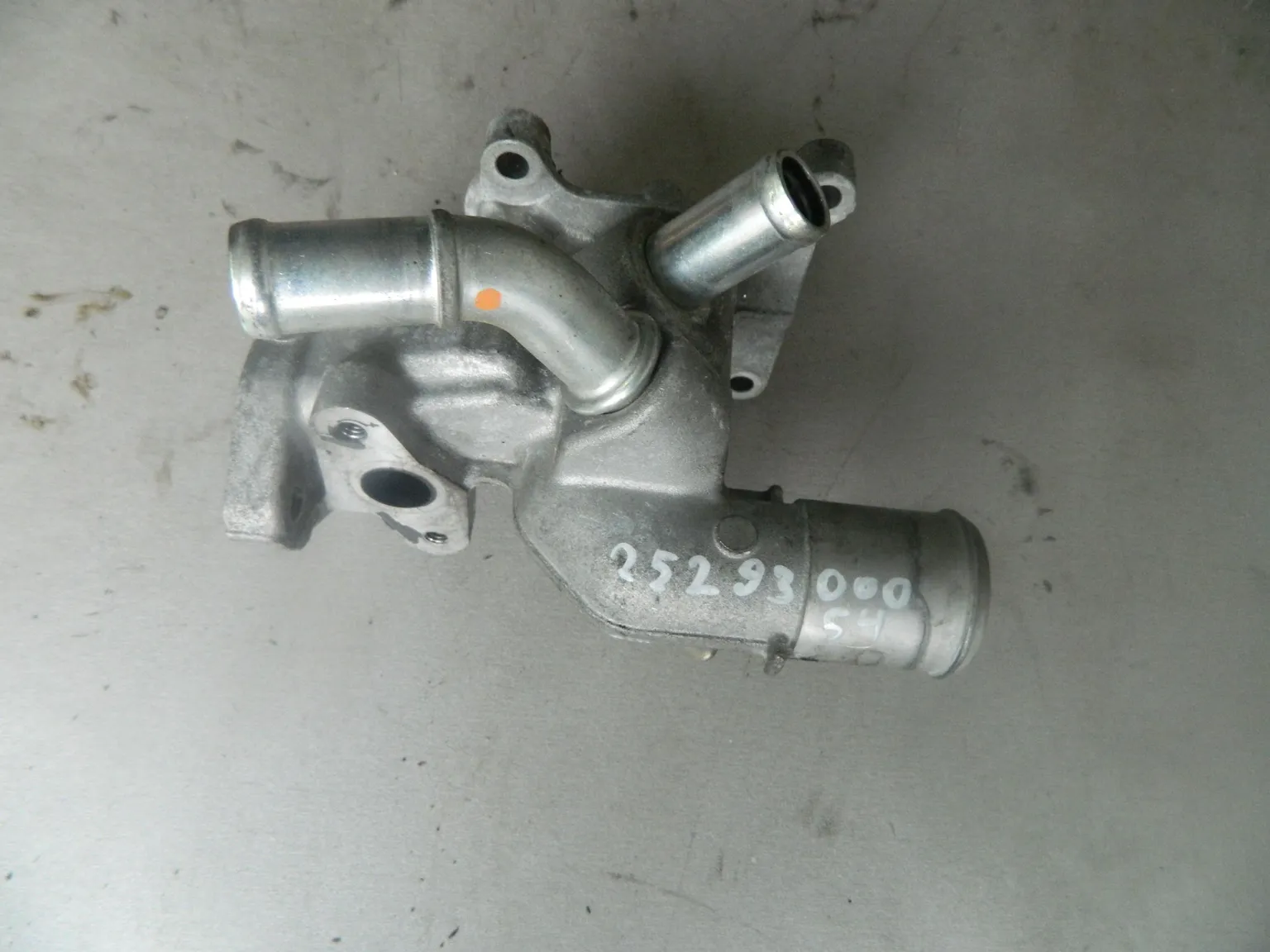 Фланец системы охлаждения MAZDA AXELA BLEFP LF (Контрактный) 2529300054