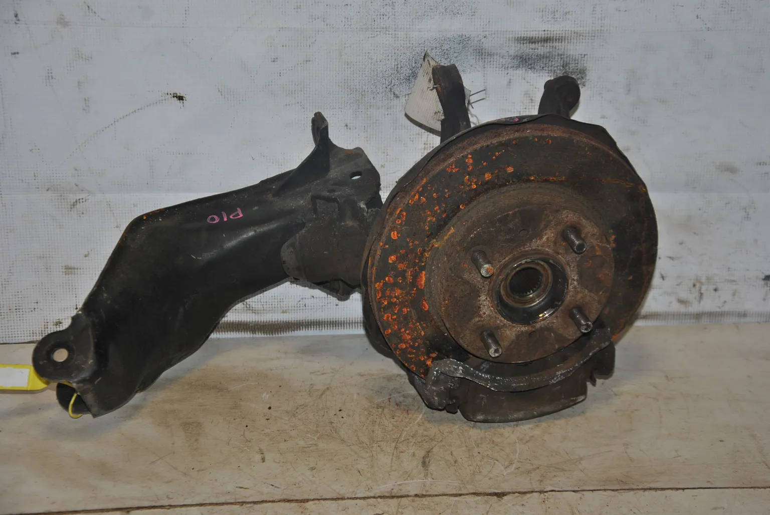 Ступица NISSAN PRIMERA P10 Перед Лев (Контрaктный) 40940742