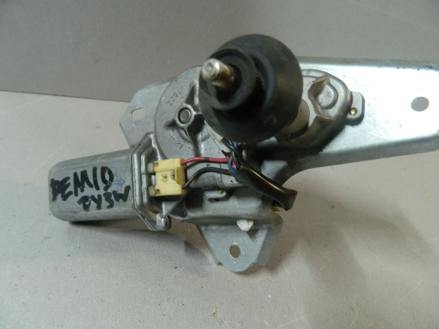 Мотор заднего дворника MAZDA DEMIO DY3W (Контрактный) 81528673