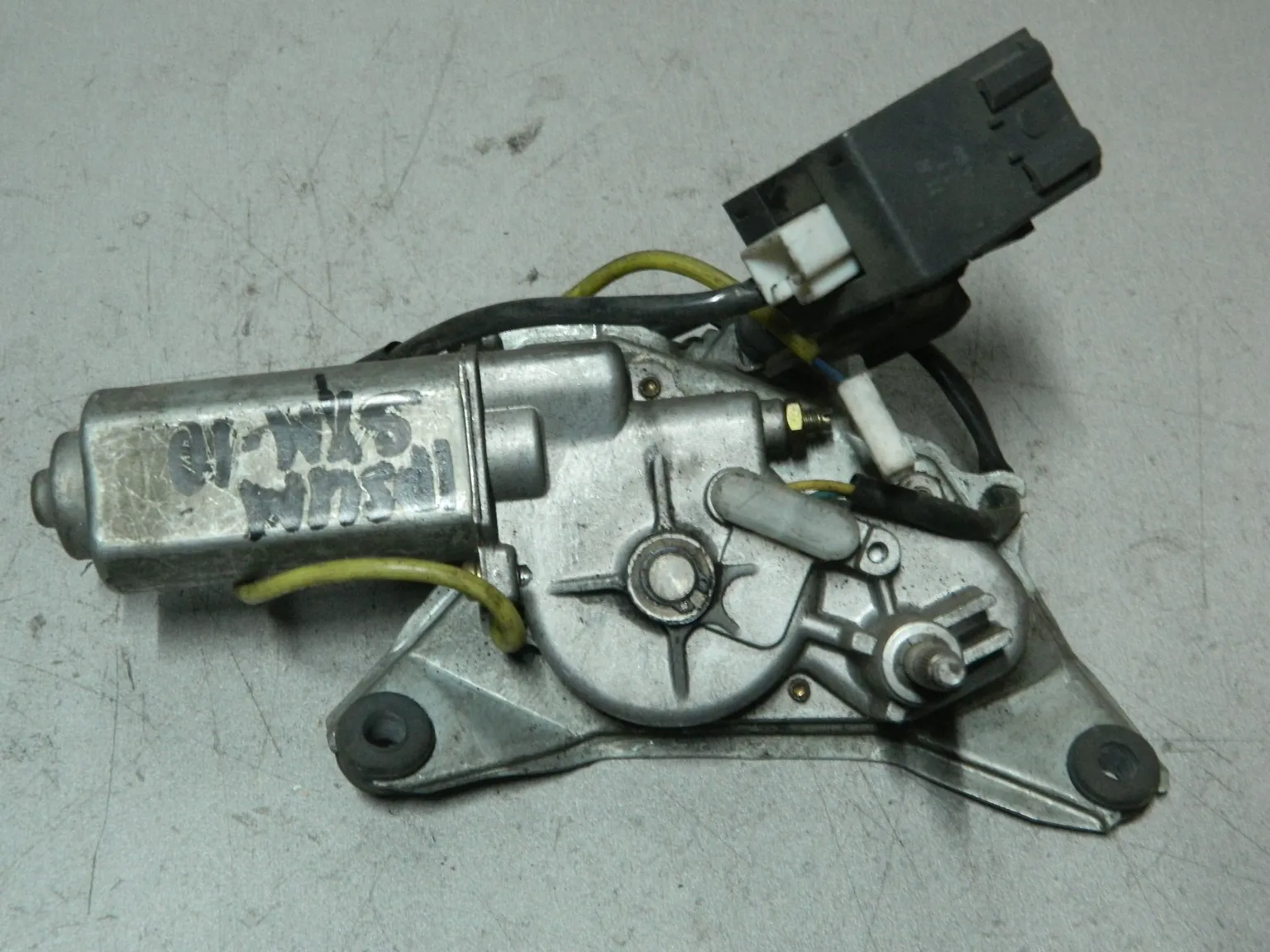 Мотор заднего дворника TOYOTA IPSUM SXM10 (Контрактный) 81528644