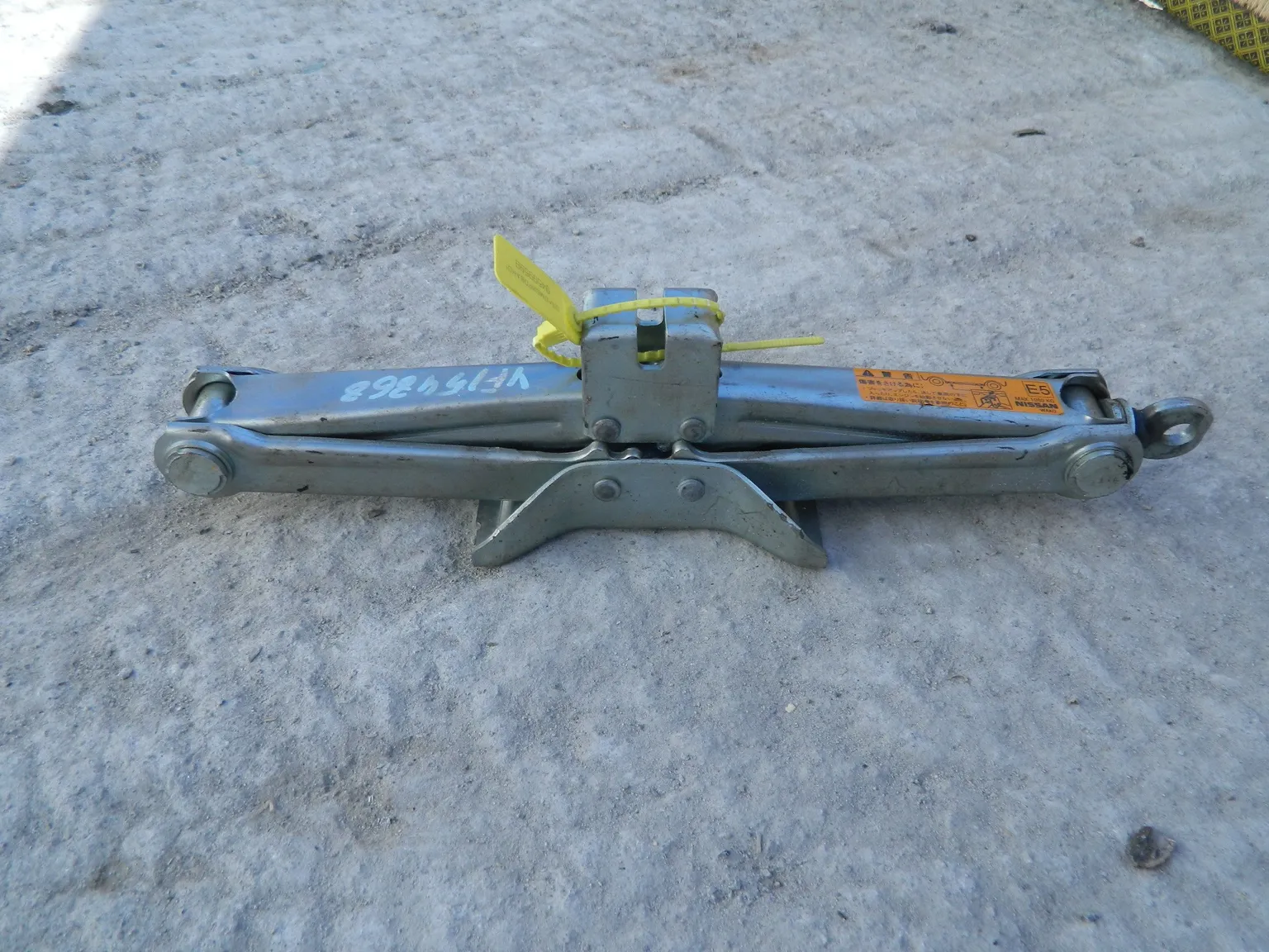 Домкрат NISSAN 1050kg (Контрактный) 94599599