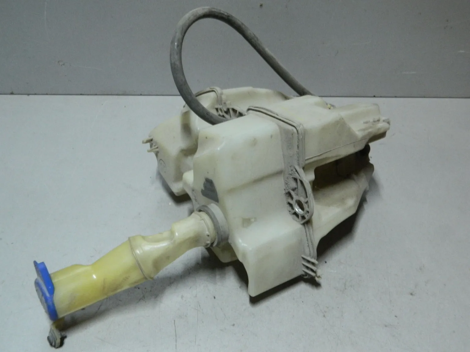 Бачок омывателя VOLVO V70 (Контрактный) 81528177