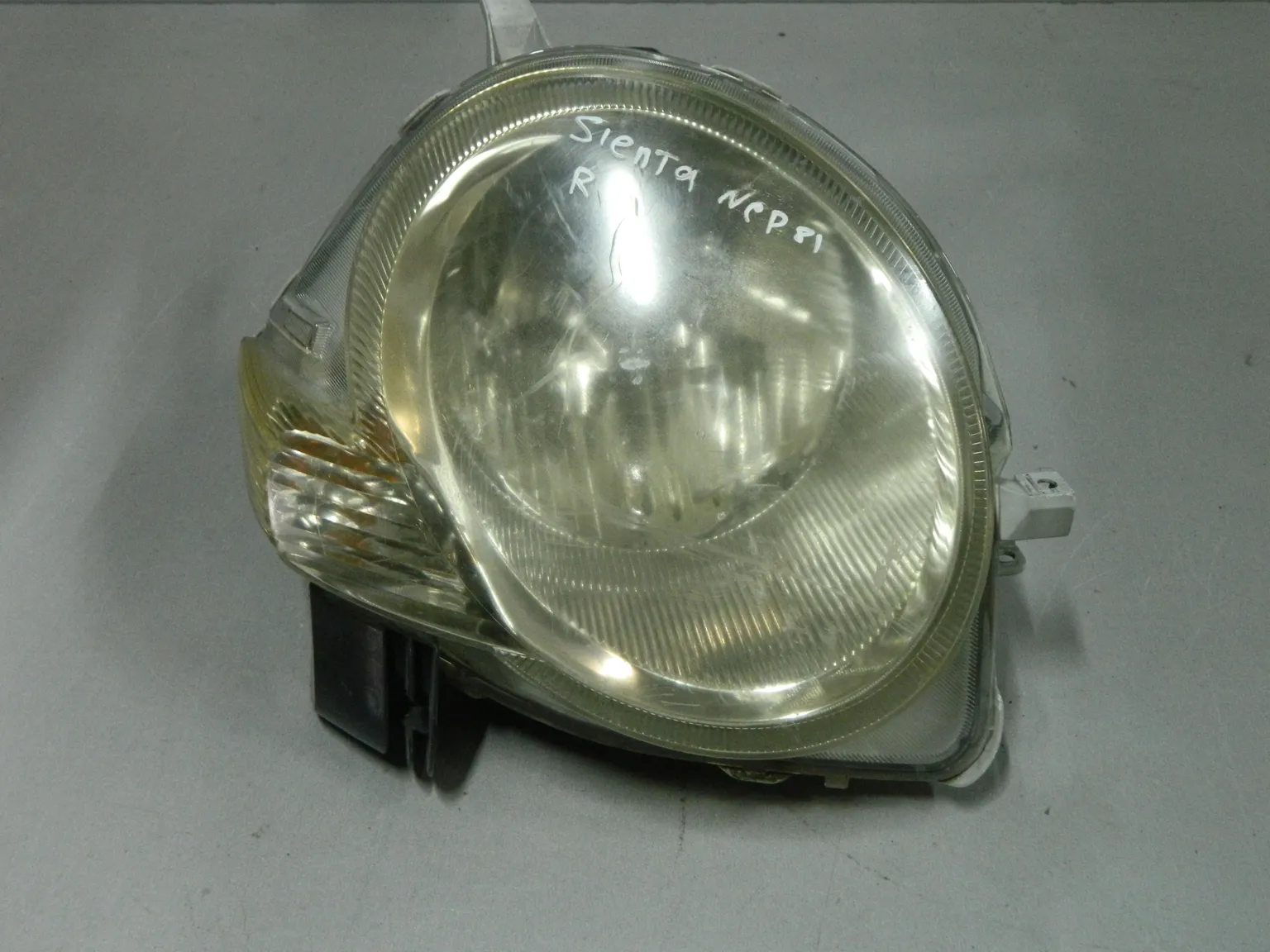 Фара TOYOTA SIENTA NCP81 Перед Прав 52124 (Контрактный) 03344539