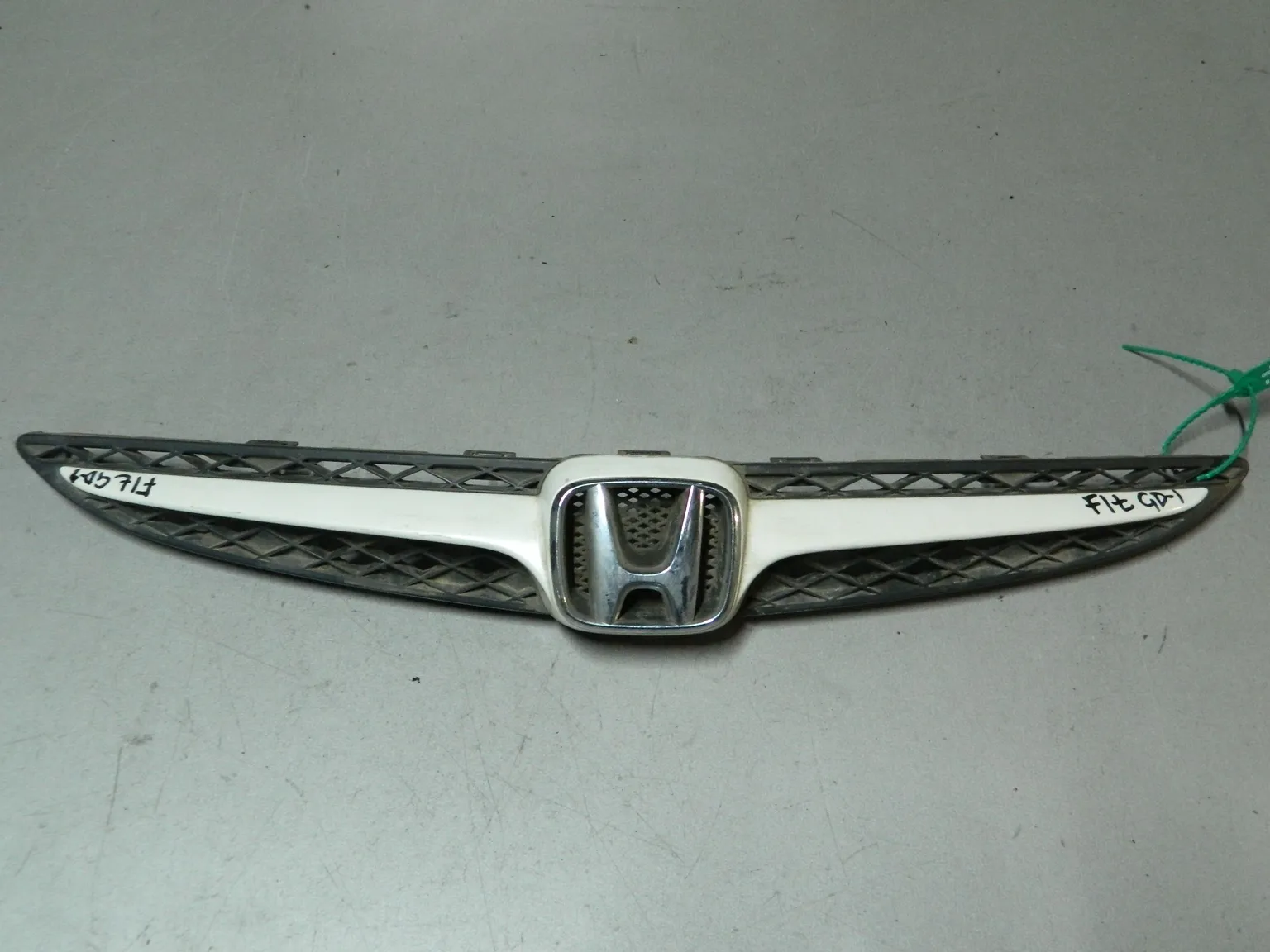 Решетка радиатора HONDA FIT GD1 (Контрактный) 81540948