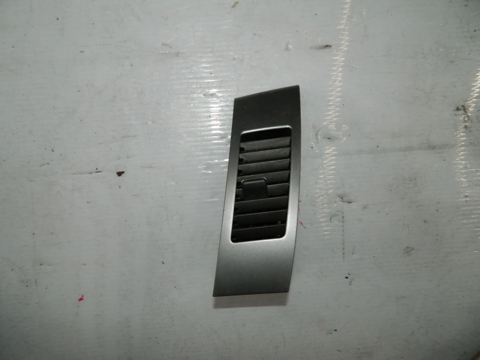 Дефлектор воздушный MITSUBISHI OUTLANDER XL CW Перед Прав (Контрактный) 8030A014ZZ