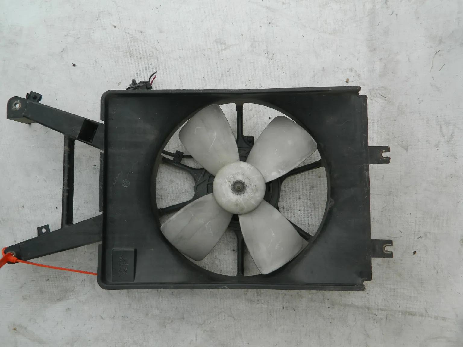 Диффузор радиатора MAZDA BONGO FRIENDEE SG5W (Контрактный) 72367951