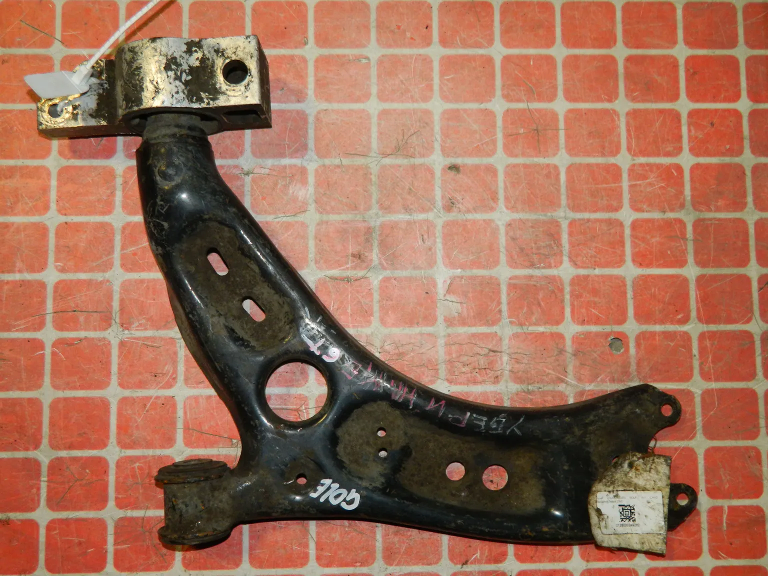 Рычаг VOLKSWAGEN GOLF VI CAVD Перед Лев (Контрактный) 45980967