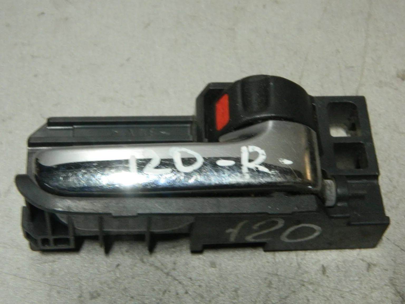 Ручка двери внутренняя TOYOTA COROLLA NZE120 Прав (Контрактный) 81528315