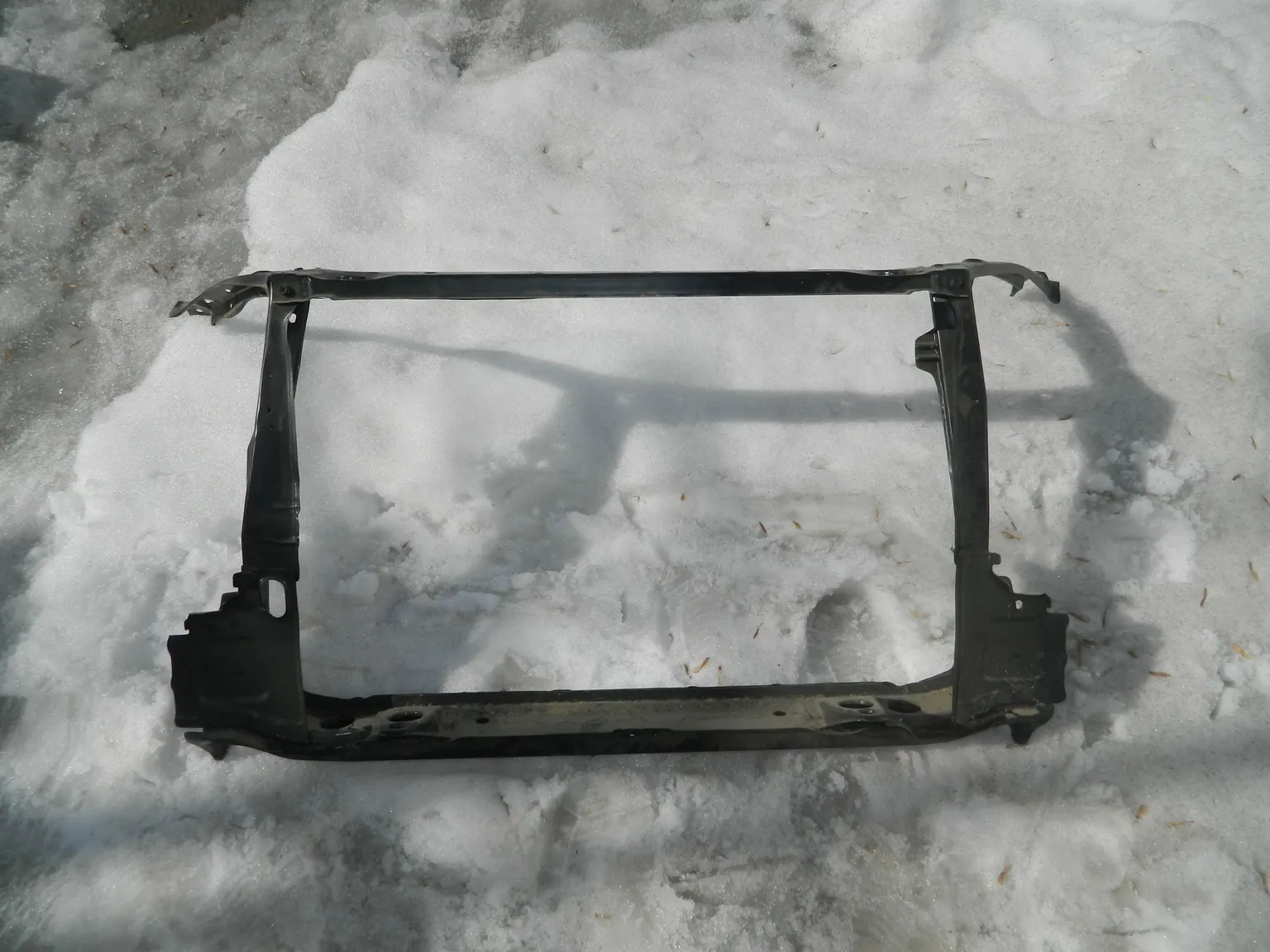 Рамка радиатора GENERAL PARTS TY30073A TOYOTA RAV4