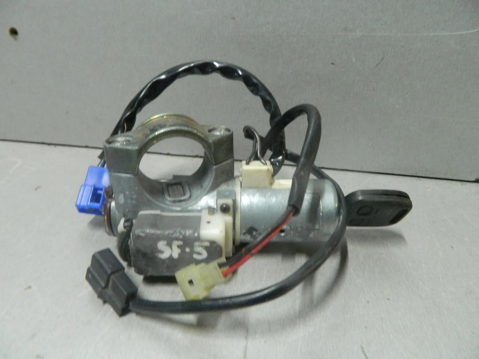 Замок зажигания SUBARU FORESTER SF5 (Контрактный) 81532263