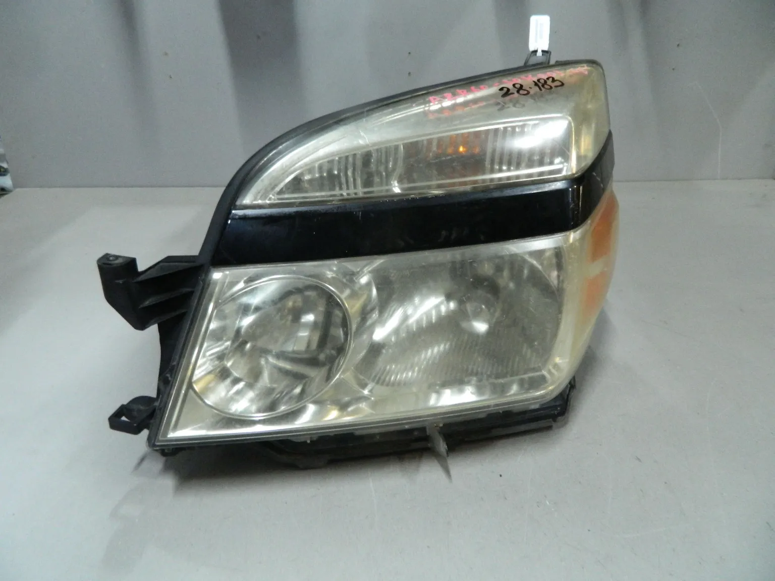 Фара TOYOTA VOXY AZR60 Перед Лев 28183 (Контрактный) 68000133