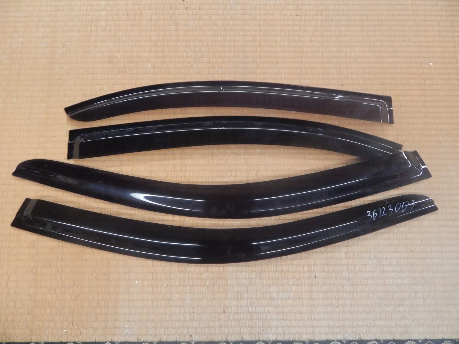 Комплект ветровиков Mersedes-benz E-class W211 (контрактный) 36123003