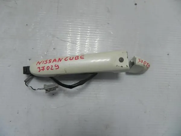 Ручка двери NISSAN CUBE Z12 HR15 левая передняя (Б/У) 81528048