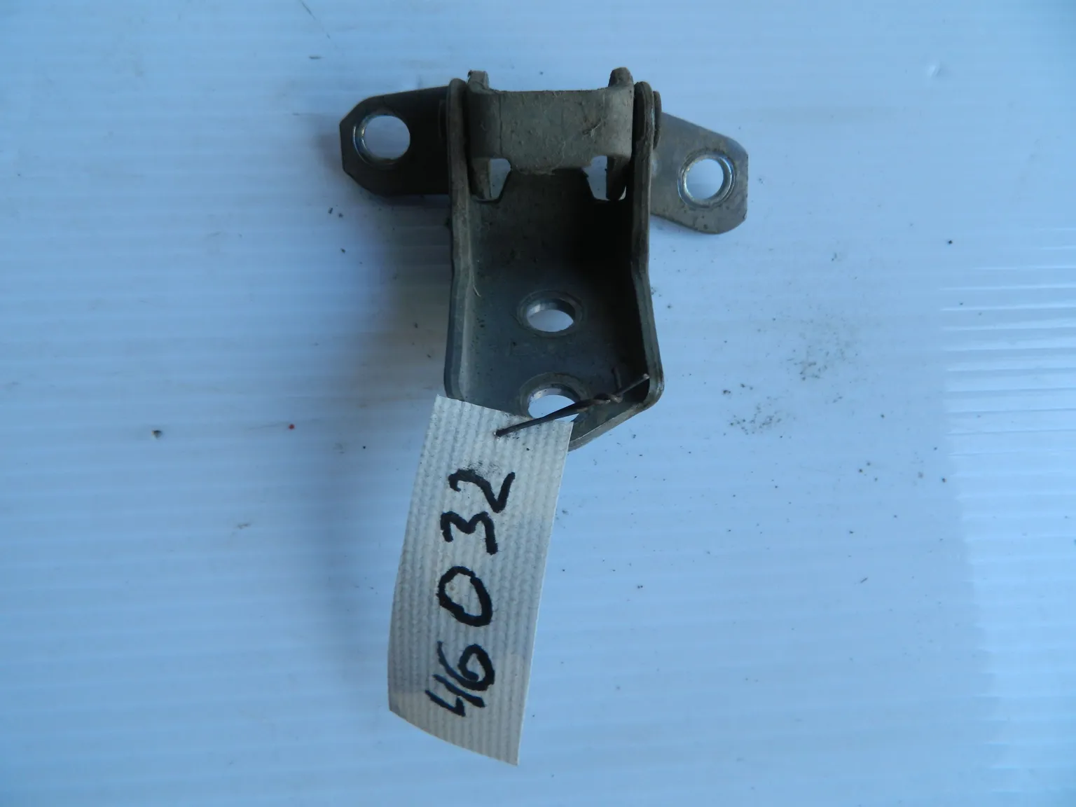 Петля двери MAZDA 6 GG Перед Лев Низ (Б/У)