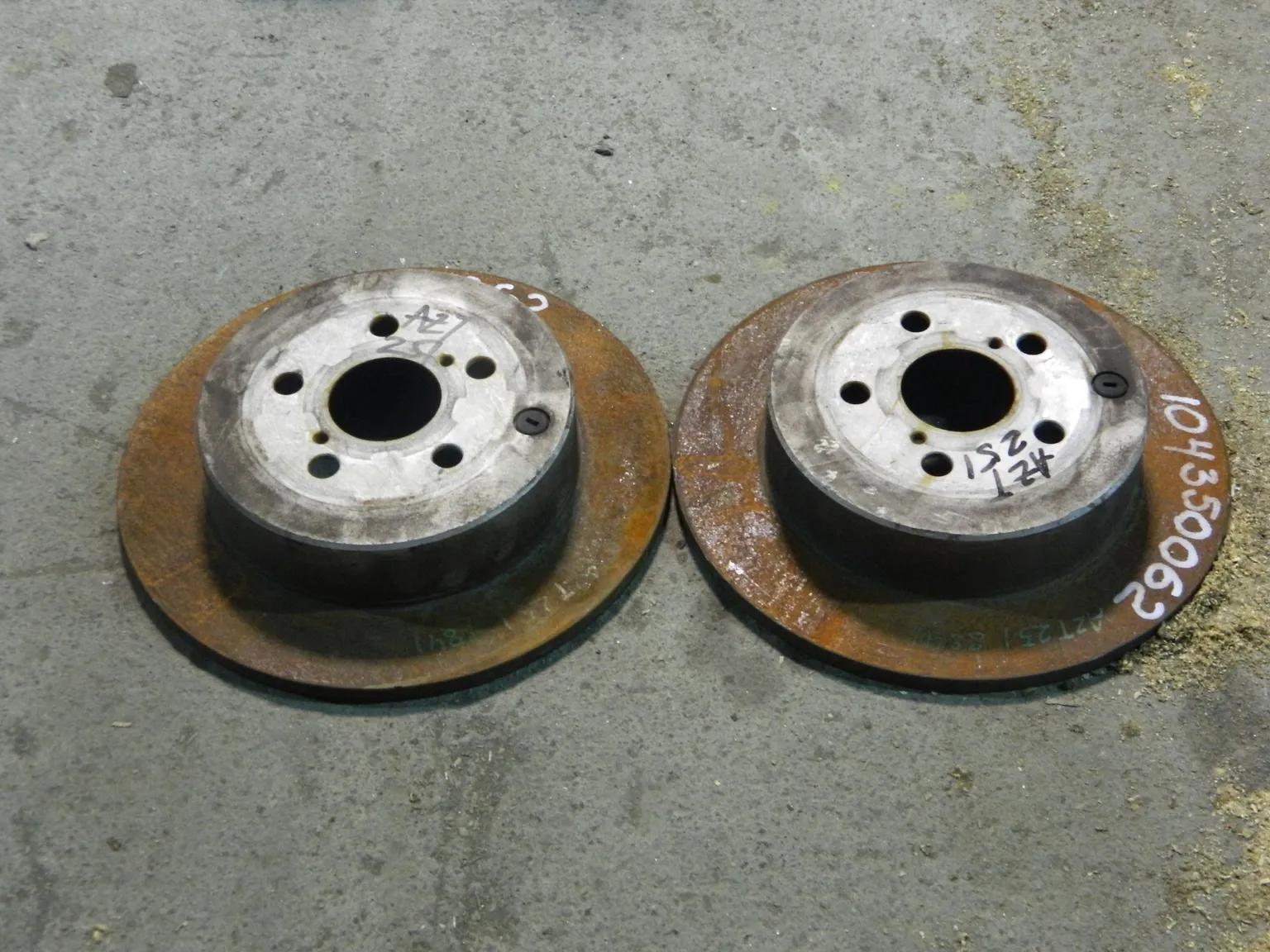 Диск тормозной TOYOTA AVENSIS AZT251 Зад (ПАРА) (Контрaктный) 104350062