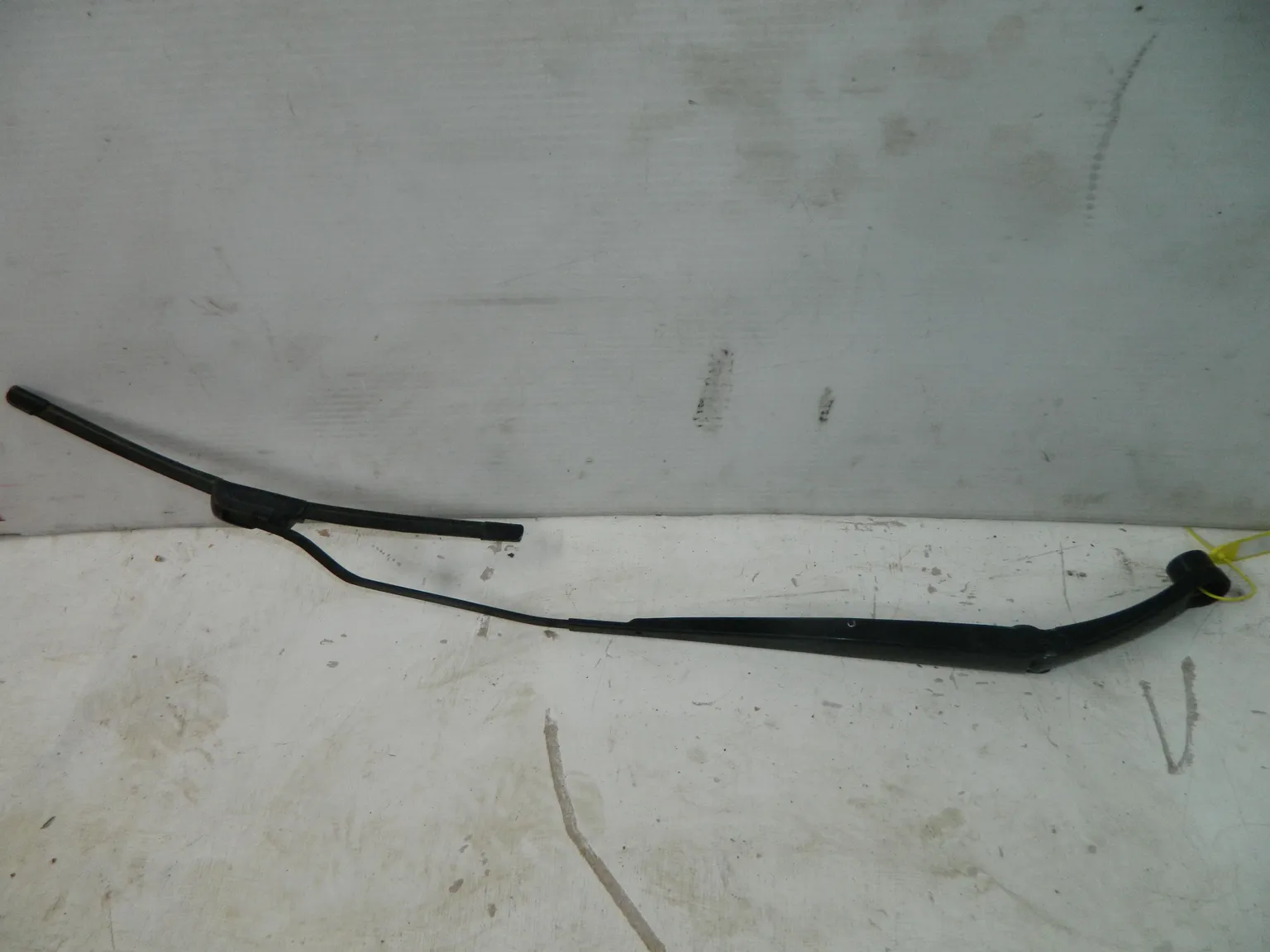 Поводок стеклоочистителя KIA RIO QB G4FA Перед Прав (Б/У) 40940076