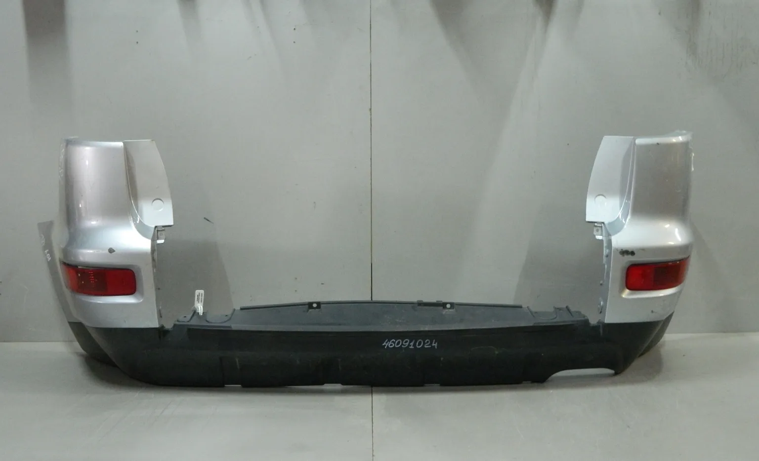 Бампер задний MITSUBISHI OUTLANDER CW5W (Контрактный) 46091024