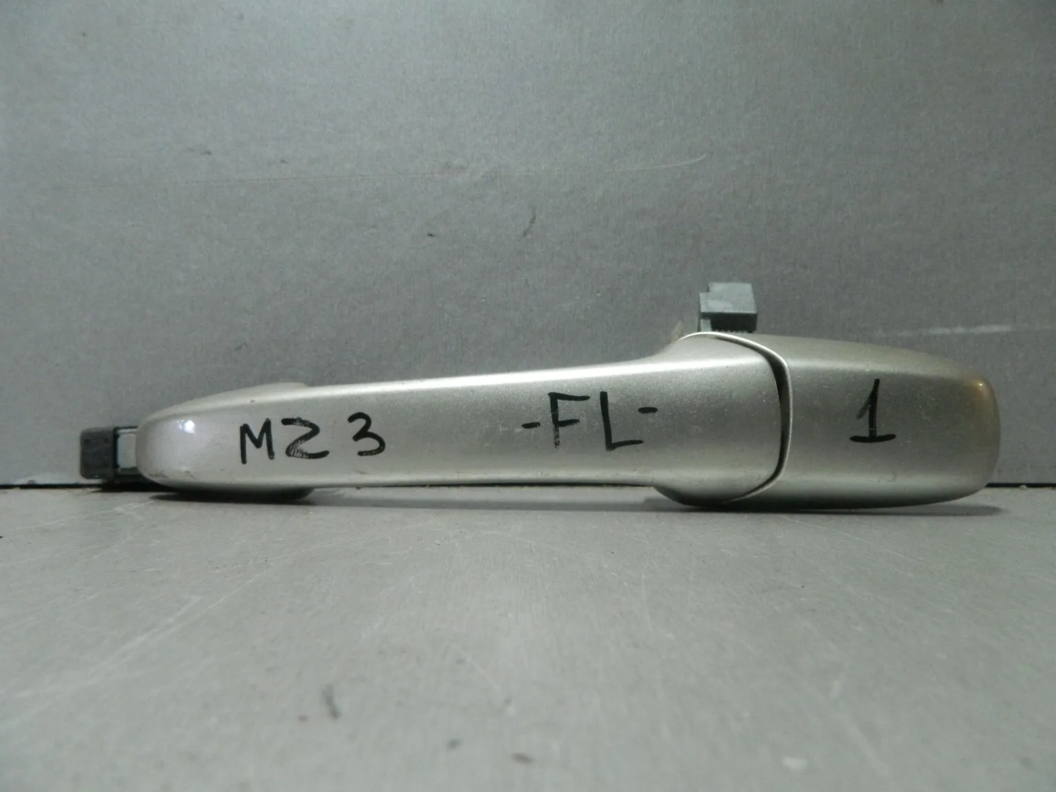 Ручка двери наружная MAZDA MAZDA 3 BK Зад Лев (Контрактный) 81539969