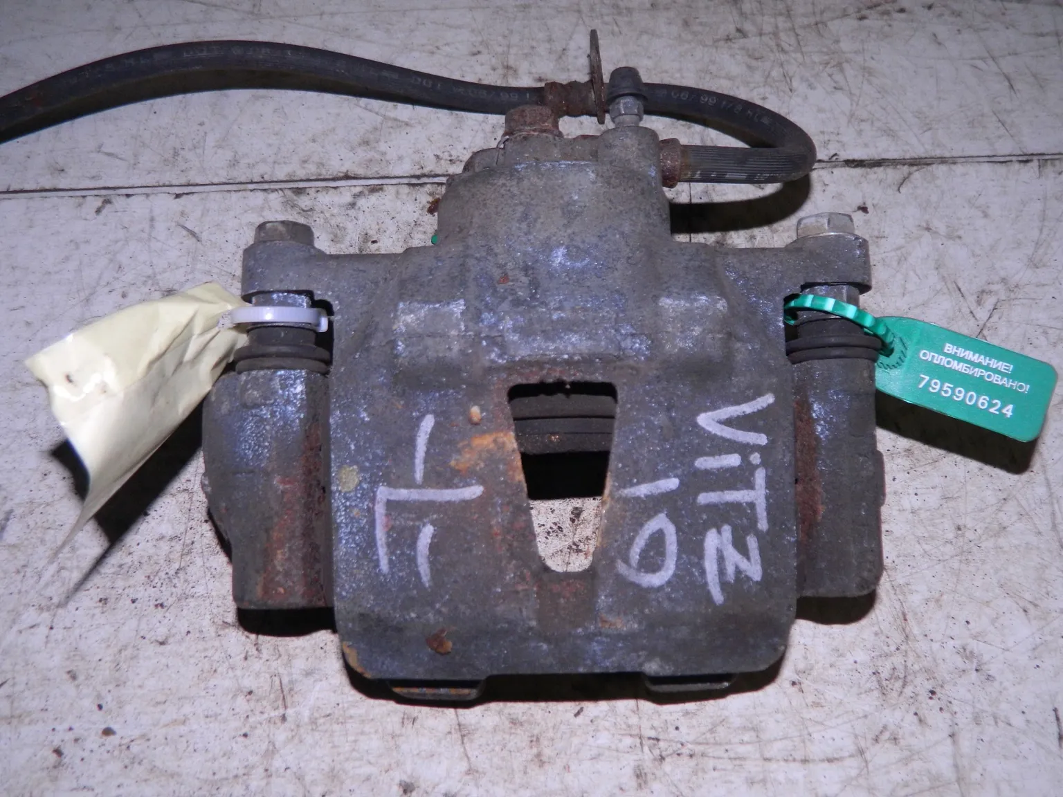 Суппорт TOYOTA VITZ SCP10 Перед Лев (Контрактный) 79590624