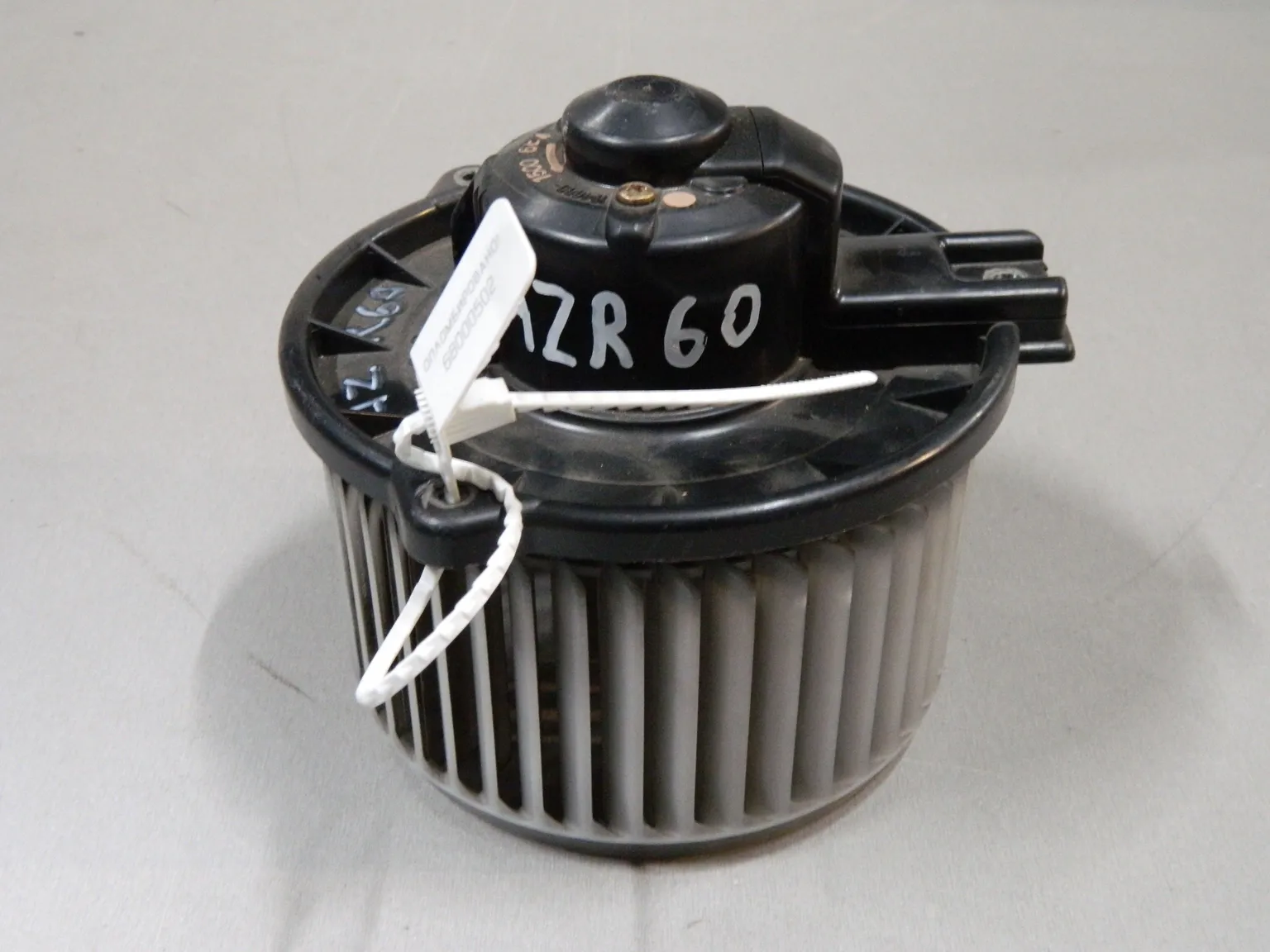 Мотор печки TOYOTA VOXY AZR60 (Контрактный) 68000502