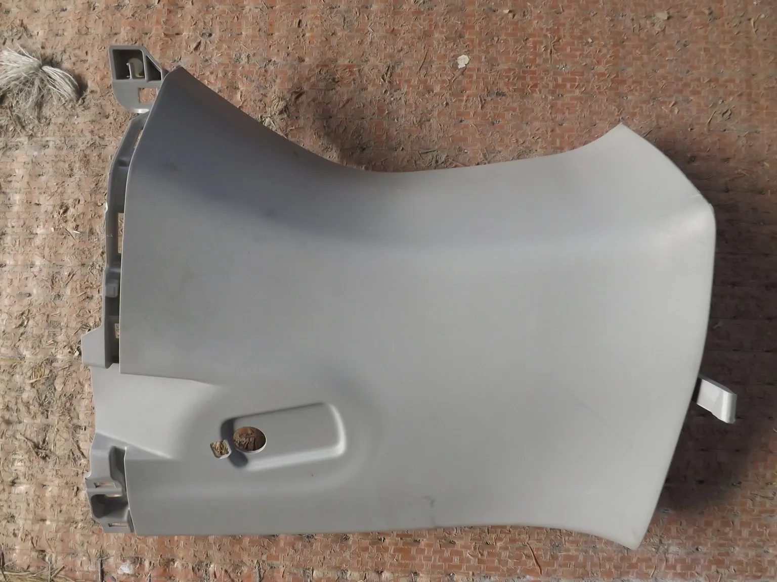 Обшивка стойки NISSAN SERENA HFC26 Зад Прав (Контрактный) 1040150017