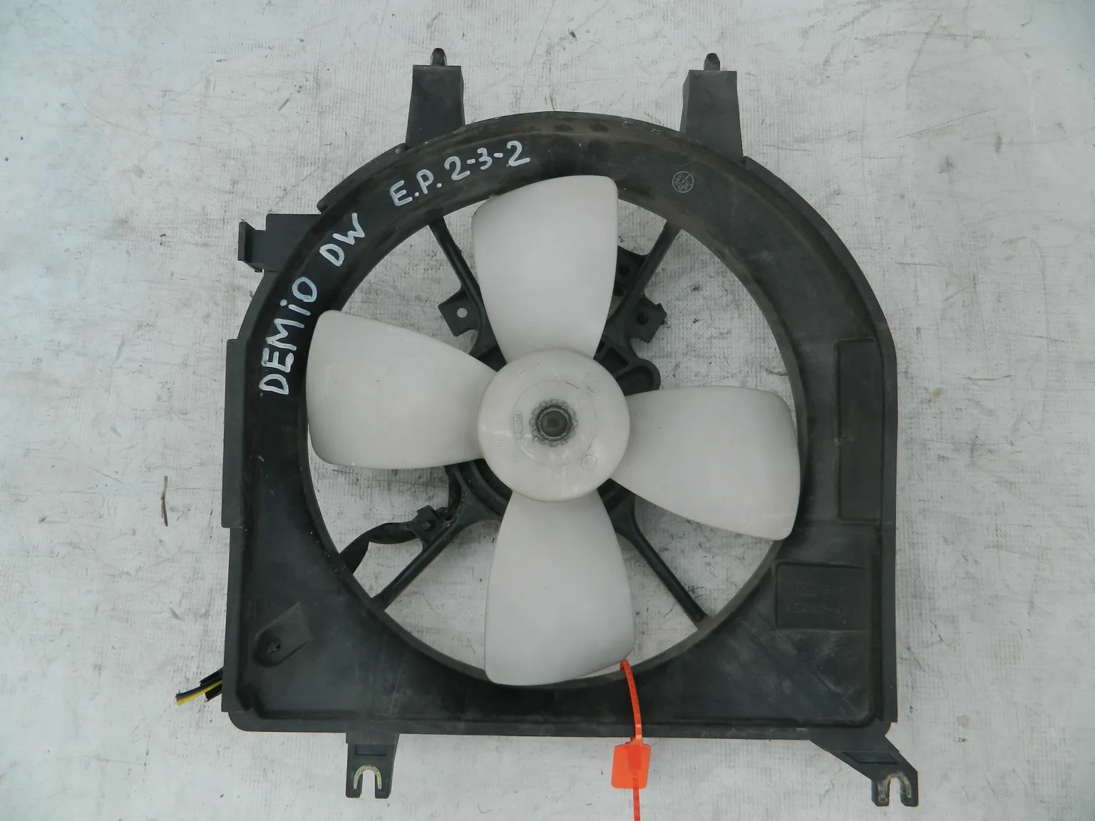 Диффузор радиатора MAZDA DEMIO DW3W (Контрактный) 72355108