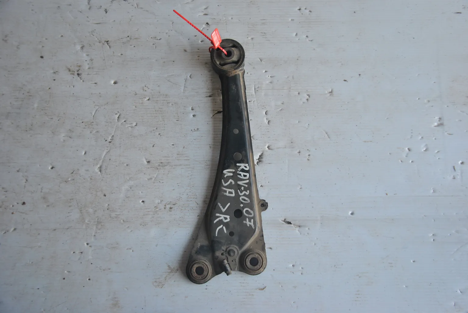 Рычаг подвески TOYOTA RAV4 ACA30 Зад Прав (продольный) (Контрактный) 25284038