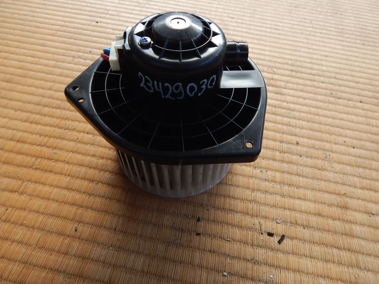 Моторчик печки Suzuki Escudo TDA4W (контрактный) 23429030