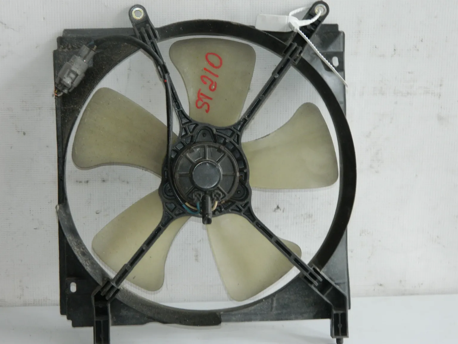 Диффузор радиатора TOYOTA CALDINA ST210 3SFE (Б/У) 45984980