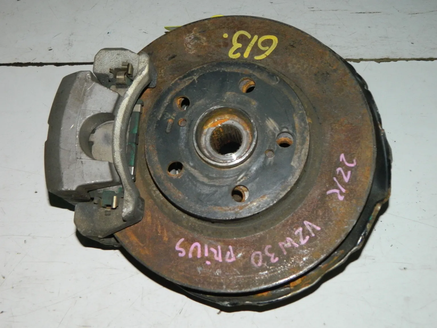 Ступица TOYOTA PRIUS ZVW30 Перед Лев (Контрактный) 40940836