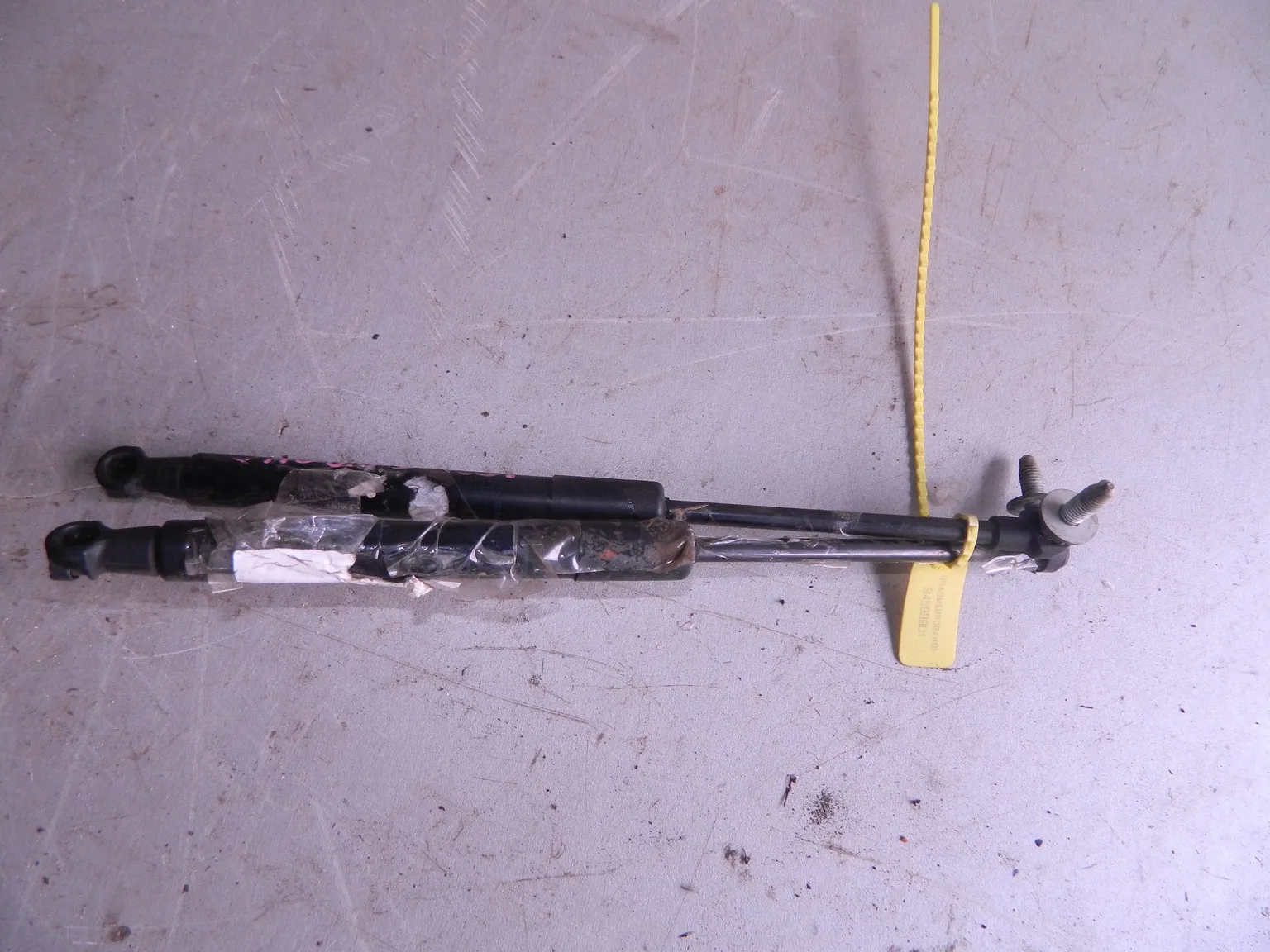 Амортизатор капота BMW 5-Series E60 (Контрактный) 94599901