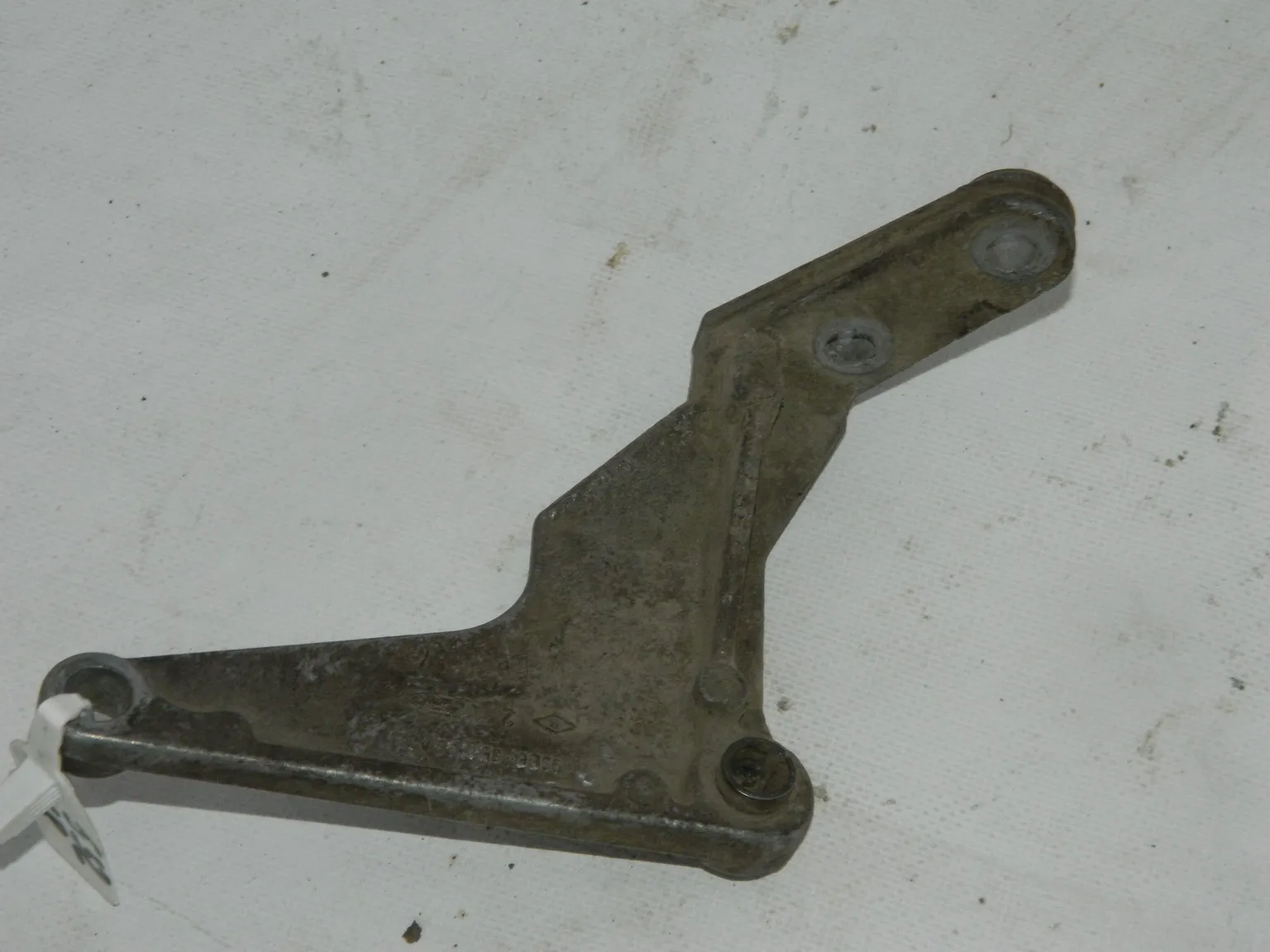 Кронштейн компрессора FORD MONDEO BGP L1F (Б/У) 53218