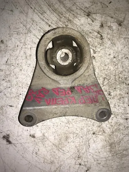 Подушка редуктора TOYOTA RAV4 ACA31 2AZFE Прав (Контрактный)