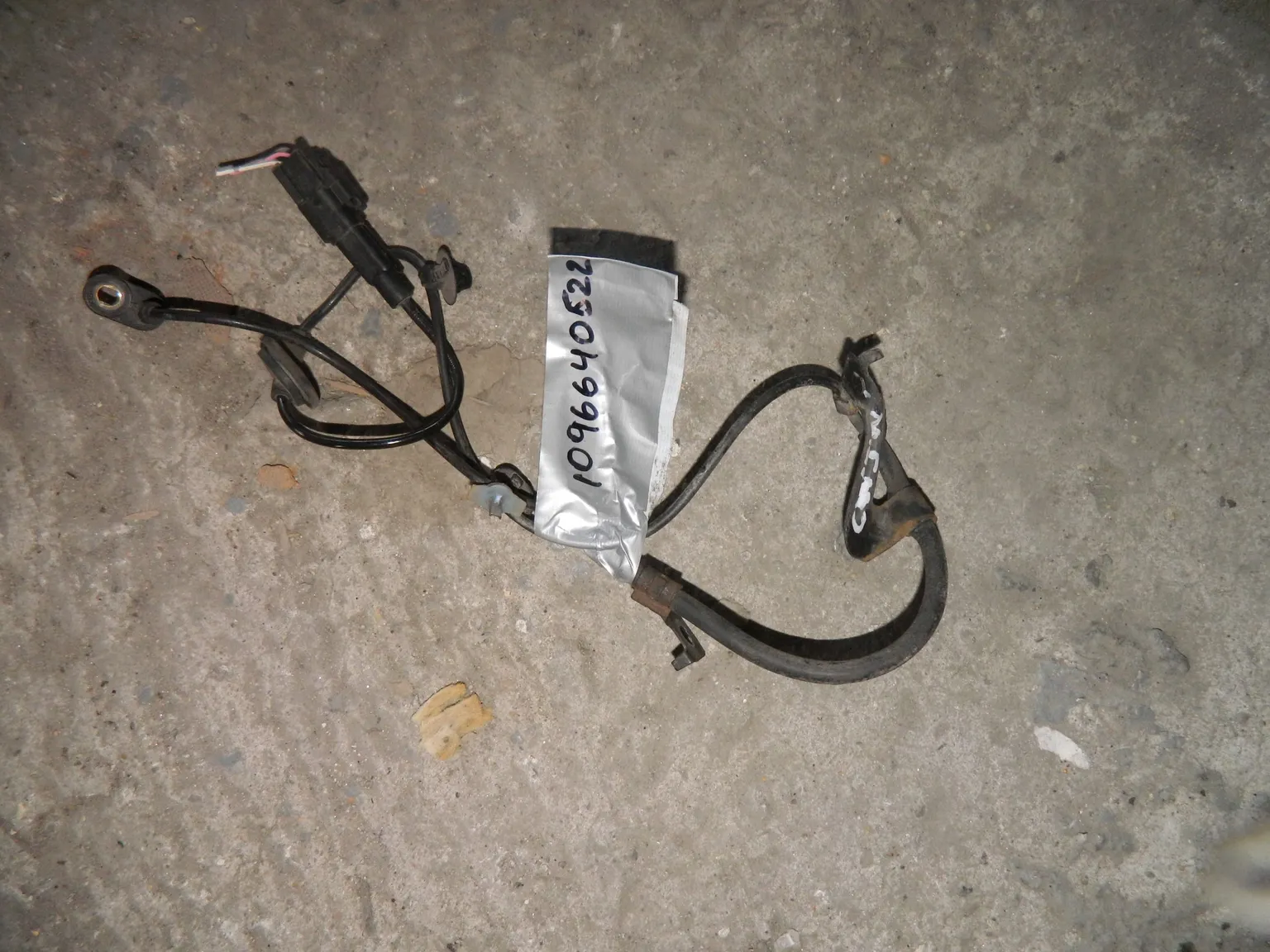 Датчик ABS MITSUBISHI OUTLANDER CW5W Зад Лев (Контрактный) 1096640522