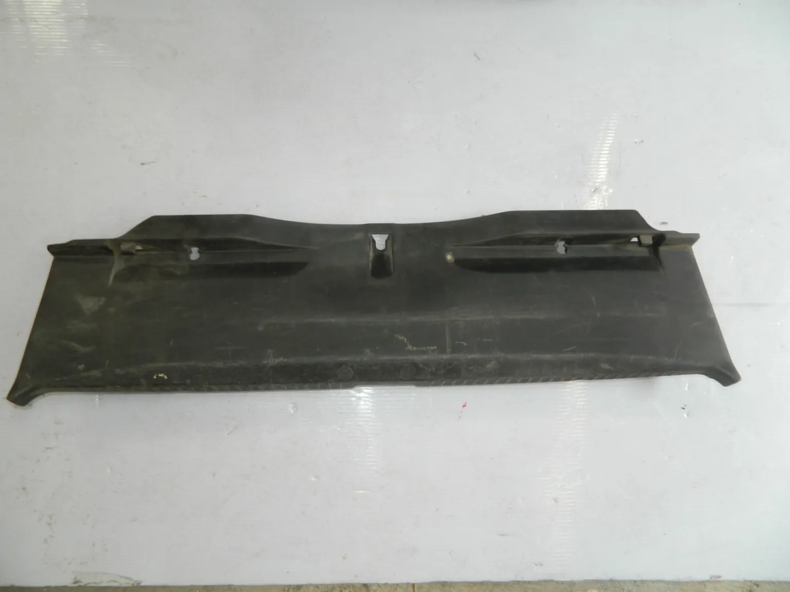 Накладка замка багажника MITSUBISHI LANCER CY3A 4B10 (Контрактный) 7240A032