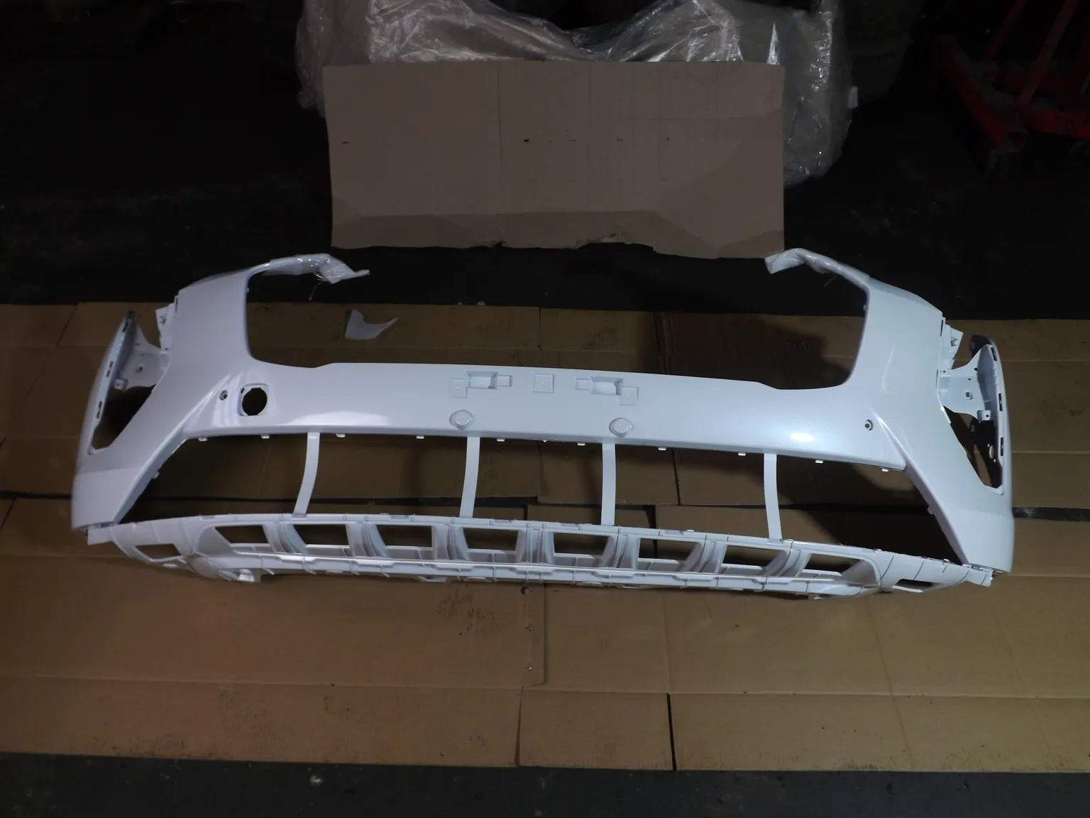 Бампер передний ATB 1AHJ101AF9C HAVAL JOLION 24-25 "Белый перламутр" (Hamilton White) 9C Рестайлинг 2803117XST13A