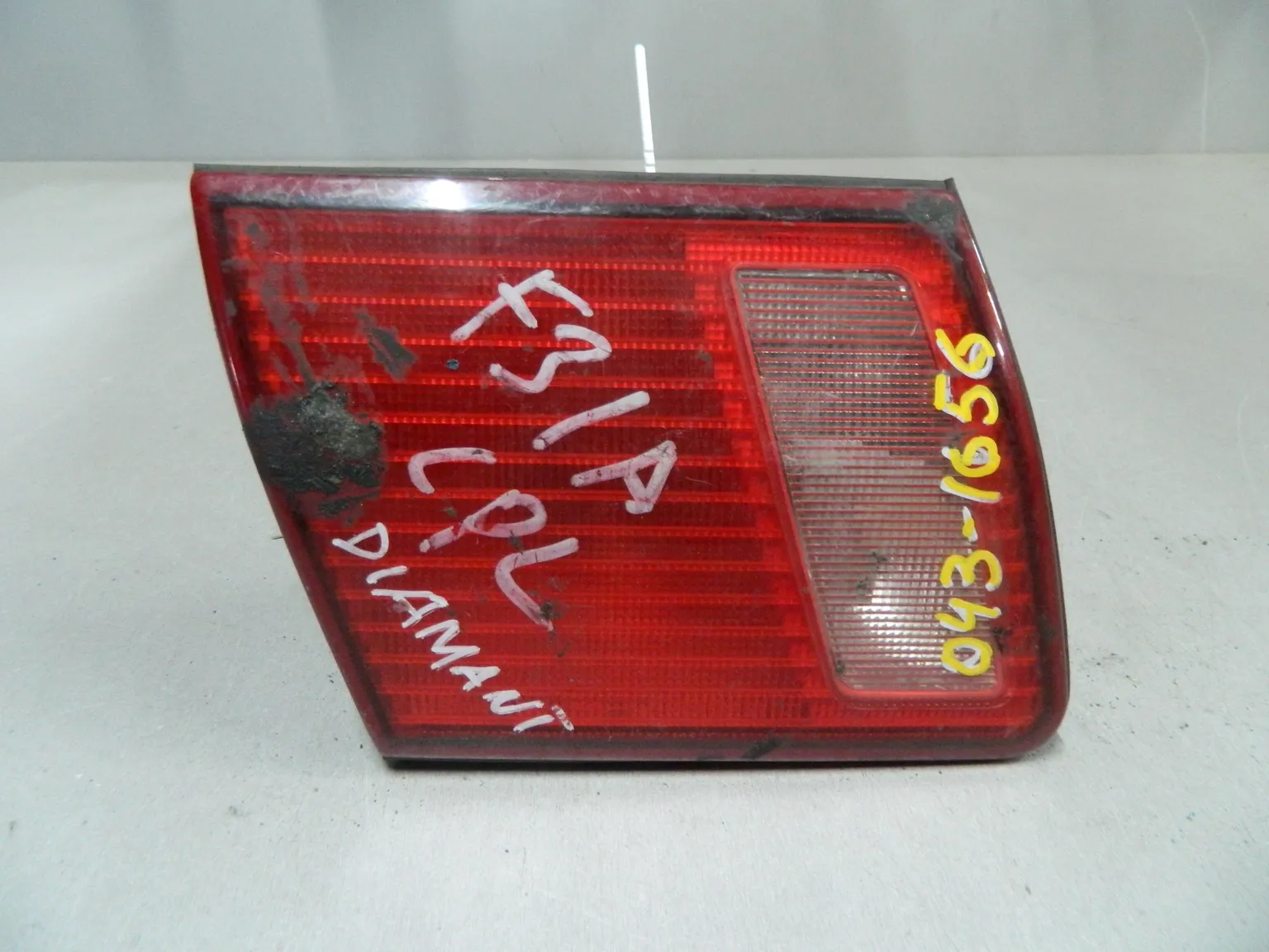 Фонарь MITSUBISHI DIAMANTE F31A Зад Лев (Контрактный) 68000300