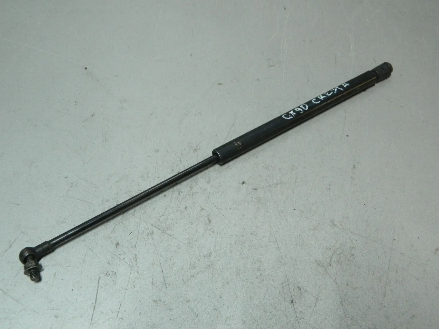 Амортизатор капота TOYOTA CRESTA GX90 (Контрактный) 81532182